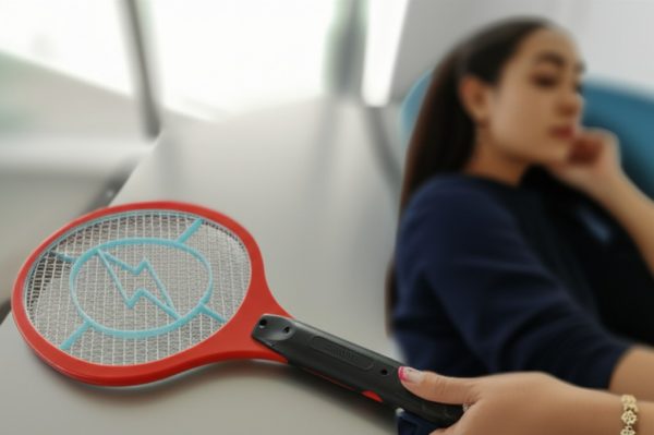 Raquete Eletrica Recarregável Mata Pernilongo Tomada - Imagem 4